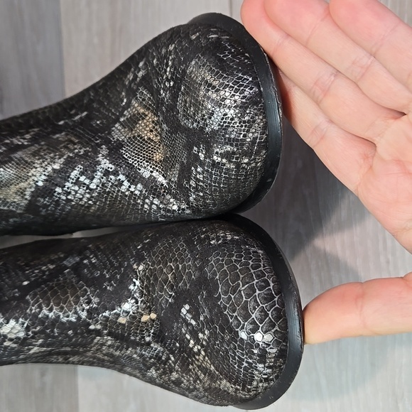 Vionic Women Kamryn Snake Print Leather Animal print Heels Boots shoes sz 8.5 - Picture 5 of 14